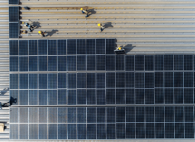 Stanislav_Kondrashov_Telf_ag_solar_panels_installation_on_rooftop_2